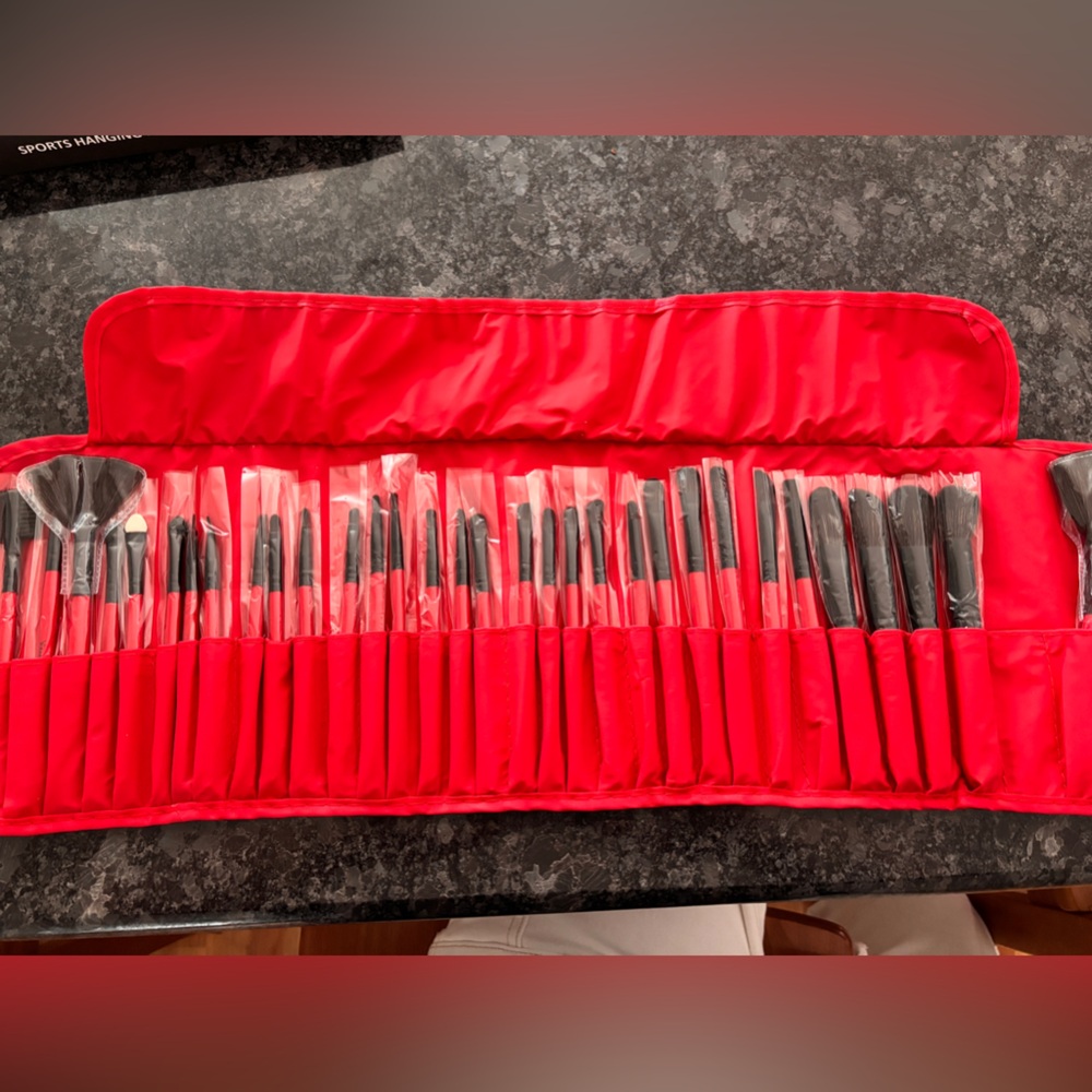 NWT makeup brushes